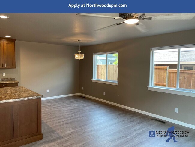 Foto del edificio - Newer Build- 3 Bedroom 2.5 Bath Home in Talent