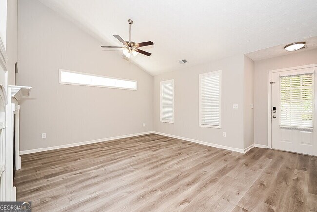 Foto del edificio - 332 White Oak Way
