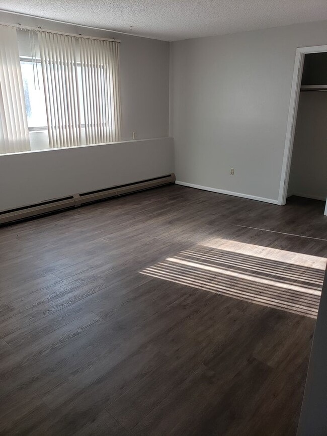 Building Photo - 406 West Ave