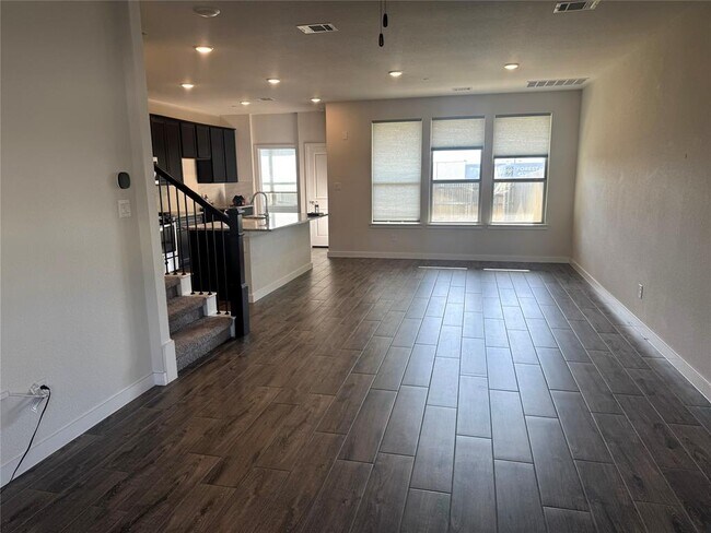 Foto del edificio - 2500 Forest Creek Dr