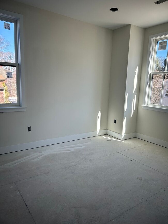 Building Photo - Townhome for Rent in Newtown's Exclusive L...