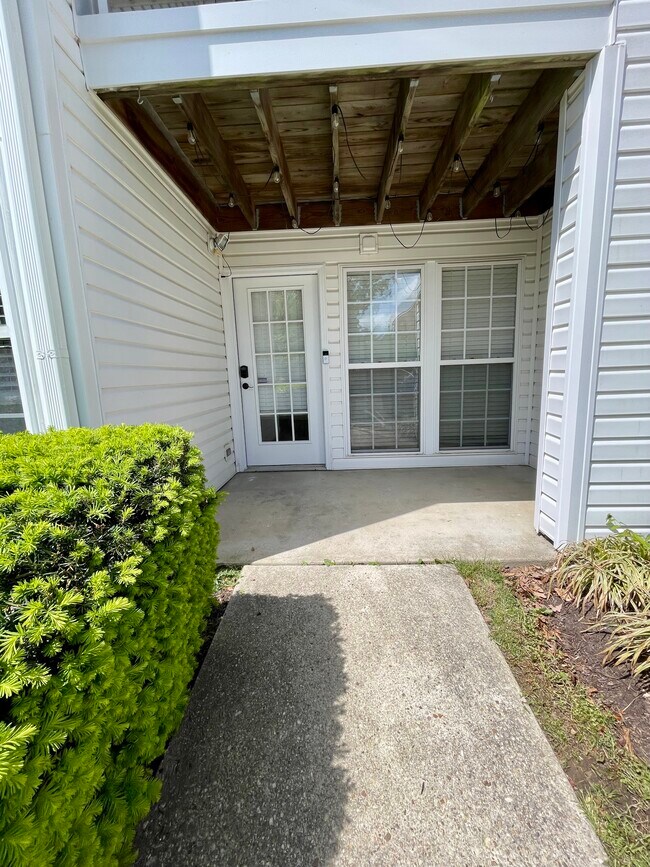 Building Photo - 705 Harvest Run Dr