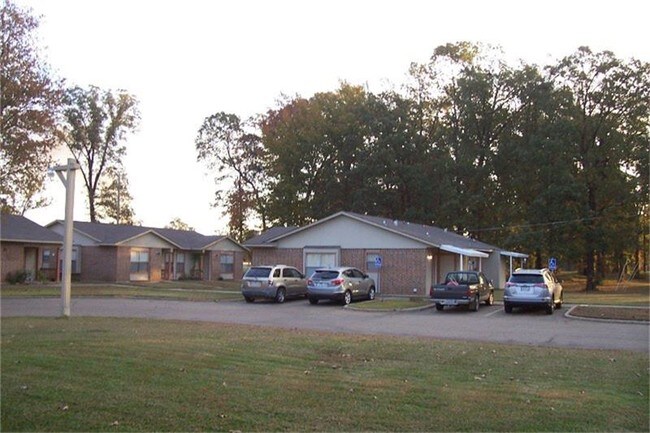 Building Photo - 303 E Ave