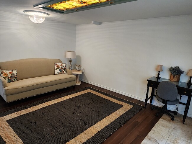 Foto del edificio - 1308 E Washington Ave
