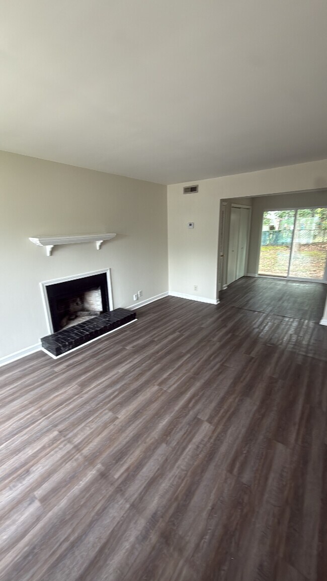 Foto del edificio - 3006 Woodymore Pl