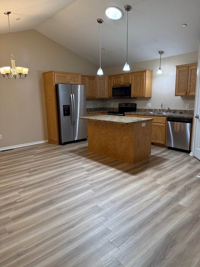 COCINA COMEDOR - 1607 15th Ave N