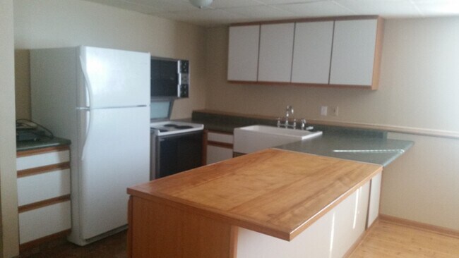 Building Photo - 4570 Arrowood Ln N