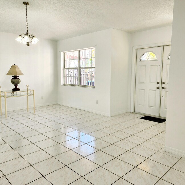 Foto del edificio - 13414 NW 8th St