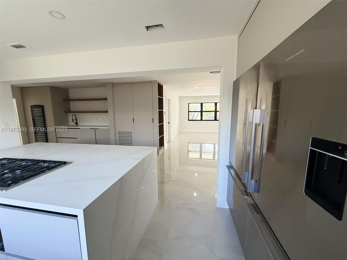 Building Photo - 4021 NE 17th Terrace