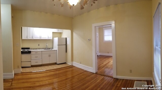 Building Photo - 130 E Craig Pl