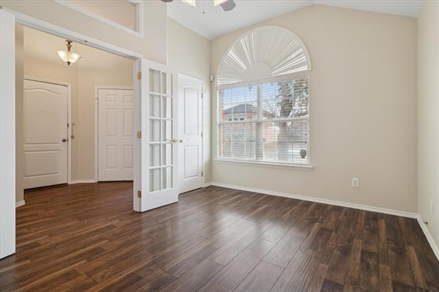 Foto del edificio - 2060 Falls Creek Dr