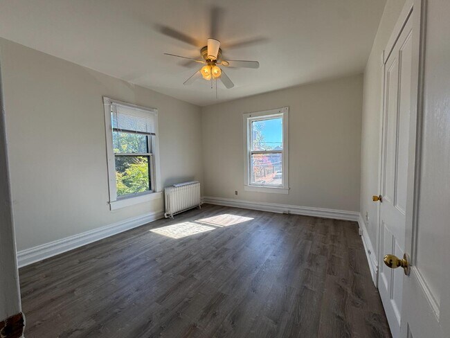 Foto del edificio - 301 W Beverley St