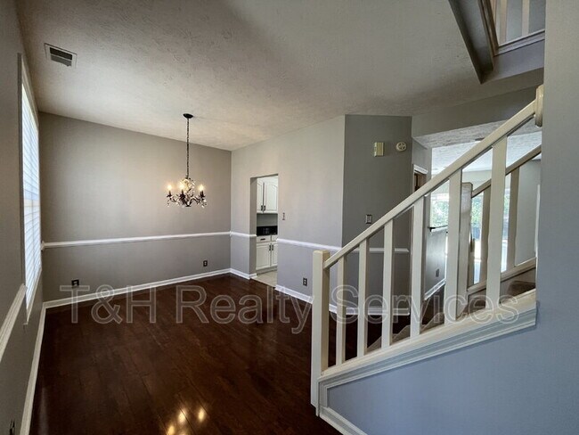 Building Photo - 10012 Ashbury Cir