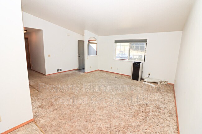 Foto del edificio - 3074 NE Tahoe Ct