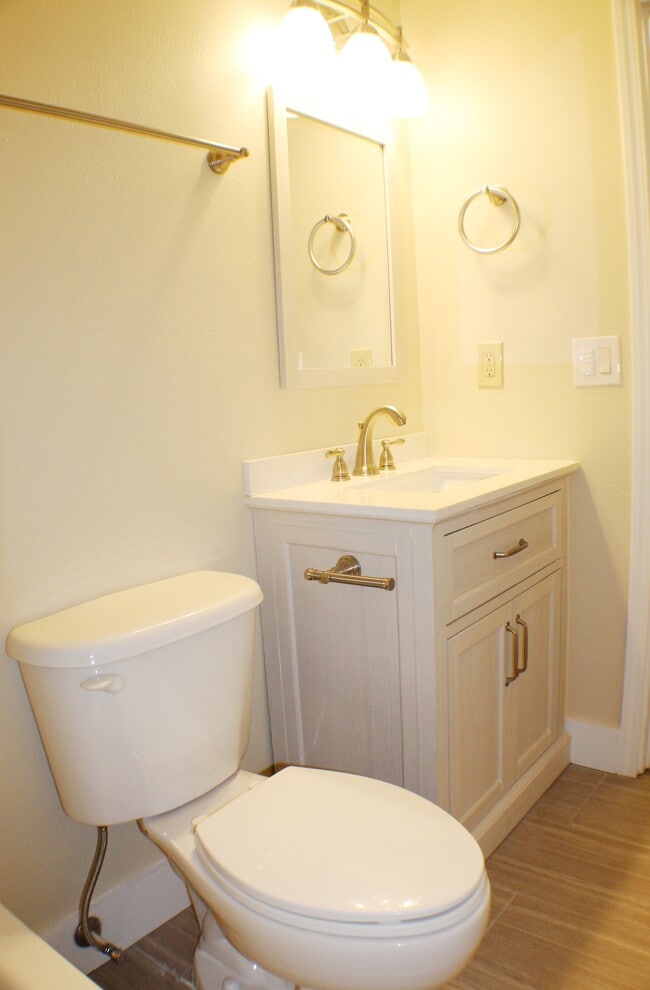 Bathroom - 5130 SE Foster Rd