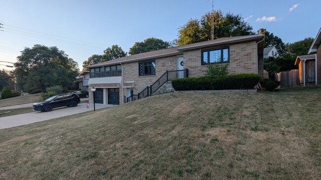 Building Photo - Welcome to this gem located in the heart of Perry township!