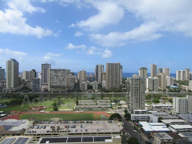 Building Photo - 581 Kamoku St