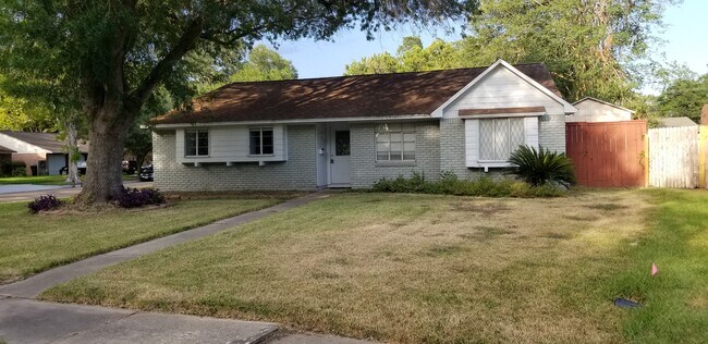 Front - 5703 Alvarado Dr