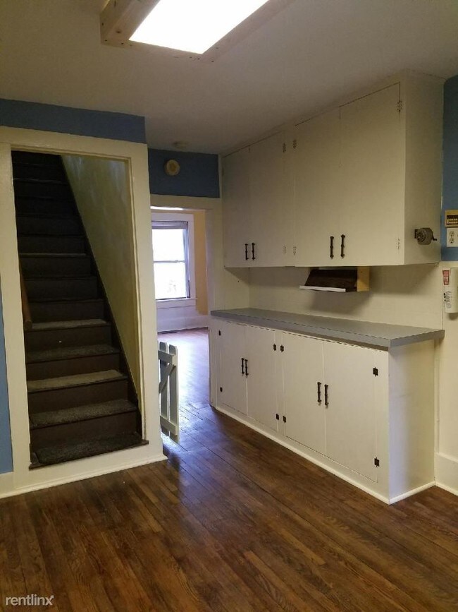 Building Photo - 3 br, 2.5 bath House - 425 N Ash St
