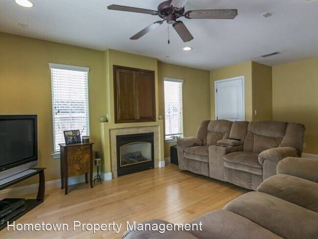 Foto del edificio - 3 br, 2.5 bath House - 1022 La Costa