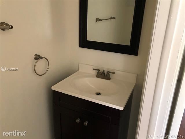 Building Photo - 2 br, 1.5 bath Condo - WATERVIEW CONDO