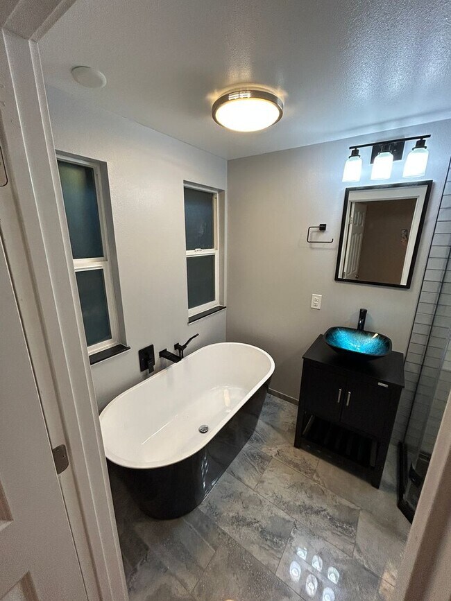 Building Photo - 5 Bed, 2.5 Bath Marine Hills House in Fede...