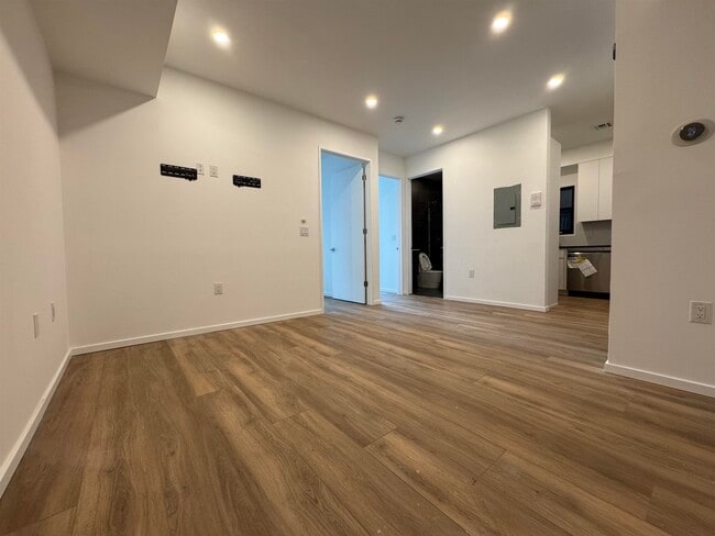 Building Photo - 206 Harrison Ave