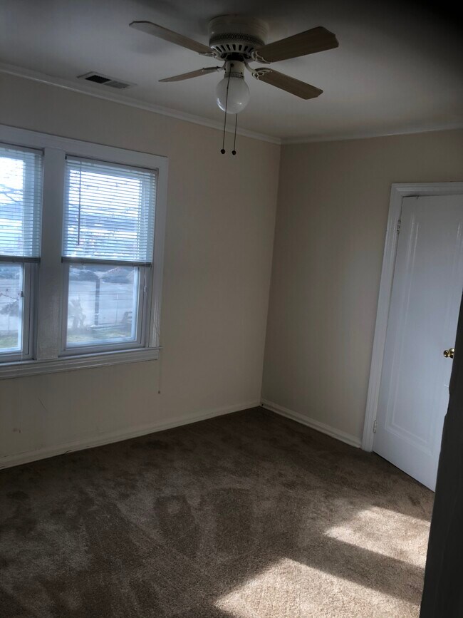 Foto del edificio - 11219 Jackson Ave