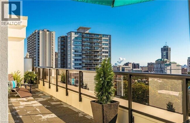 Building Photo - 81 Robinson St