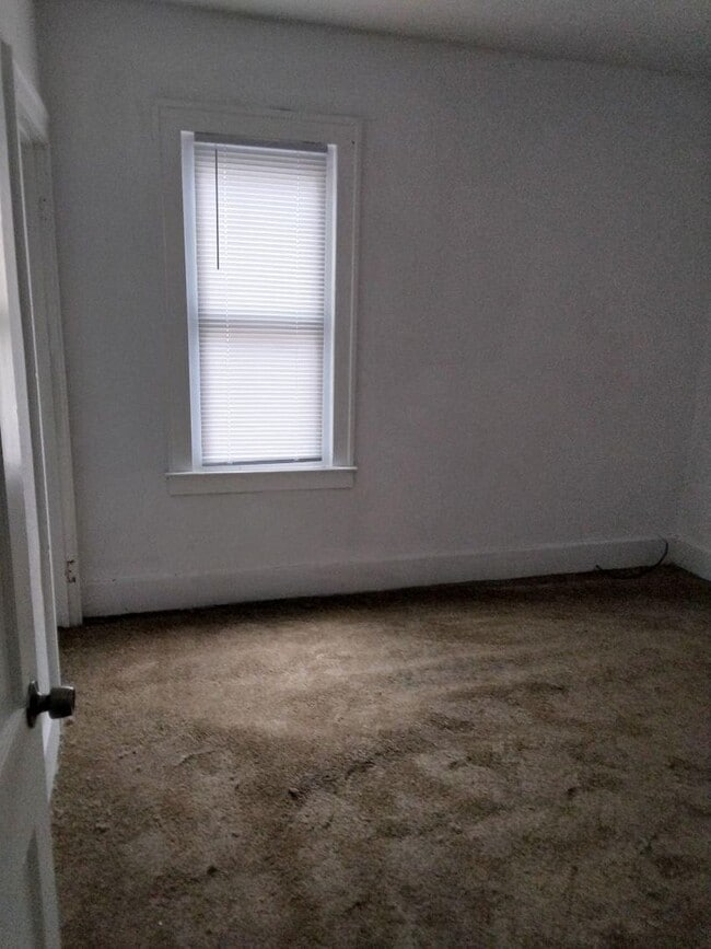 Foto del edificio - Spacious 3 bedroom located on the city’s east side