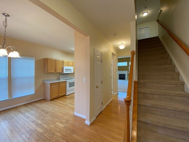 Building Photo - Updated 3 Bed, 2.5 Bath Townhome Available in Mauldin!