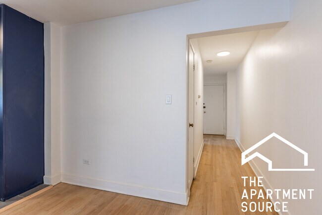 Foto del edificio - 4818 N St Louis Ave