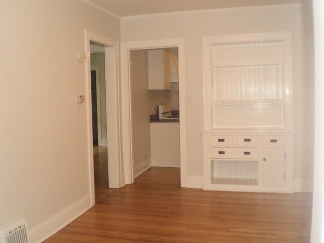 Building Photo - 2017 Ridge Ave