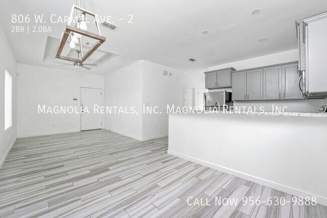 Foto del edificio - 806 W Carmel Ave