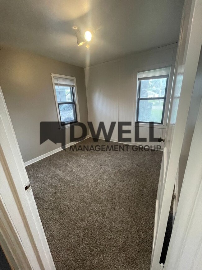 Building Photo - 806 15th Street NE
