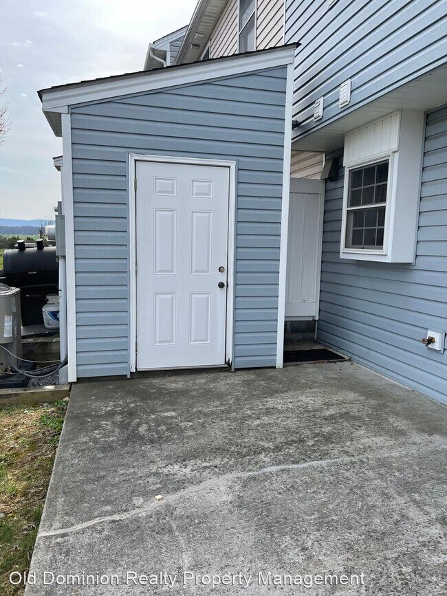 Building Photo - 3 br, 2.5 bath House - 1049 Molly Pitcher ...