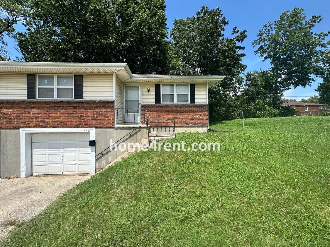 Primary Photo - Raised Ranch Style Home in KCK w/ a Finish...