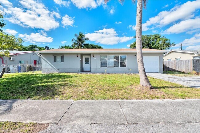 Foto del edificio - 2 br, 2.5 bath House - 1691 NW 2nd Ave