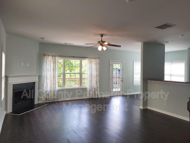 Building Photo - 3790 Lakeside Walk Dr