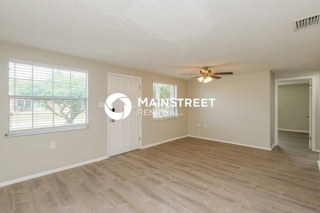 Building Photo - 4 Bedroom Pet-Friendly Home in HOLIDAY, FL...