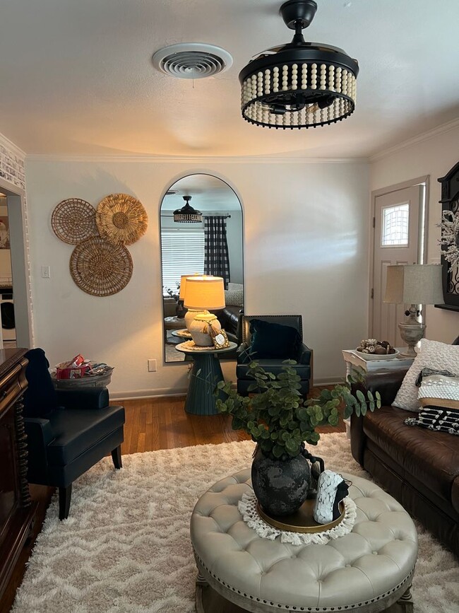 Photo - FORESTPARK2633-35 Apartment