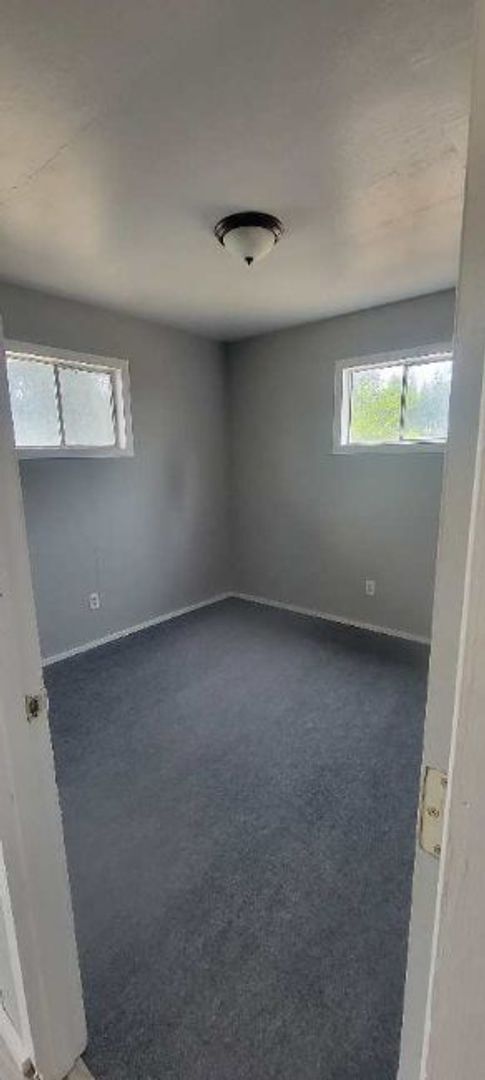 Building Photo - R11425