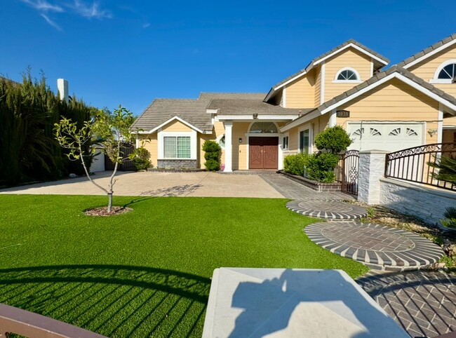 Foto del edificio - 1038 Regal Canyon Dr