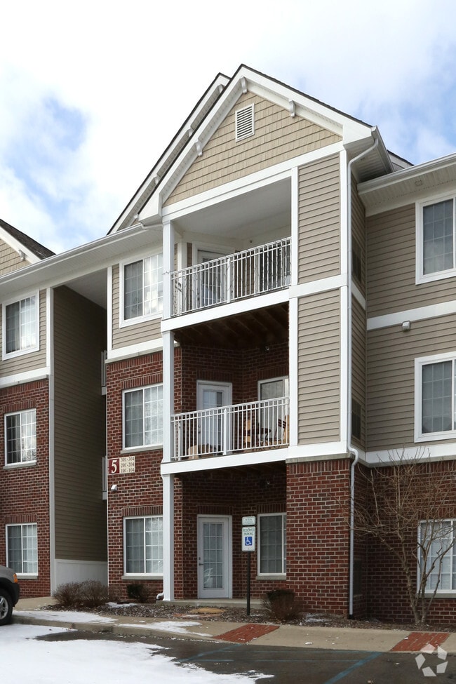Yugo Lexington Campus Court Apartments 935 Red Mile Rd Lexington KY Yugo Lexington Campus Court Apartments 935 Red Mile Rd Lexington KY