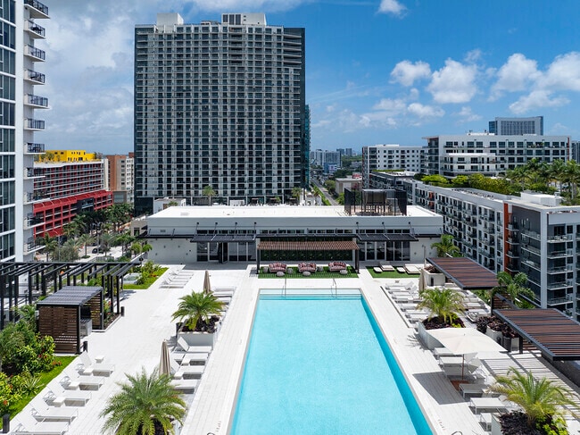 Building Photo - Cortland Midtown Miami