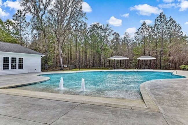 Building Photo - Starting 6/9/25 - 6 Month Lease Option/ Fu...