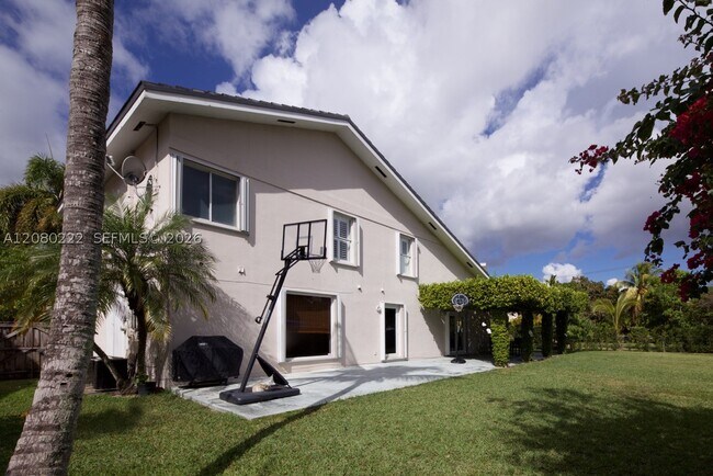 Building Photo - 5631 SW 58th Ct