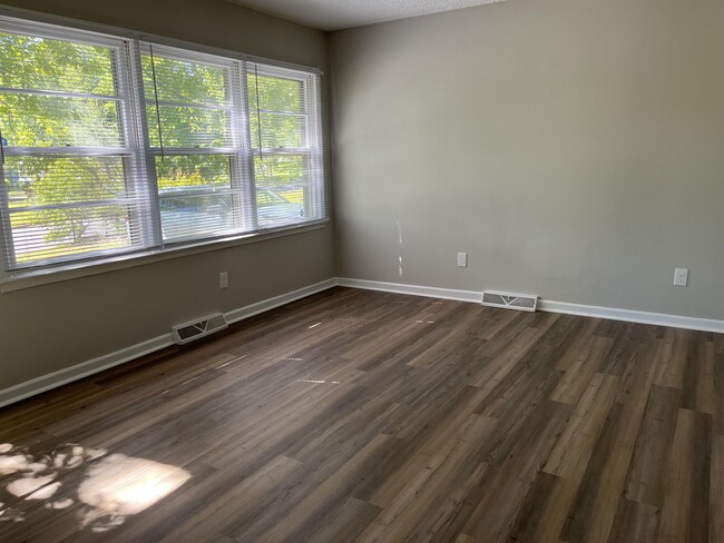 Foto del edificio - 1500 Northwoods Dr