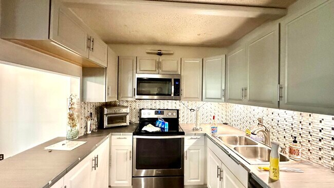Foto del edificio - 533 Shady Pine Way