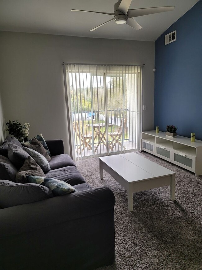 Foto del edificio - Lovely condo across from USF